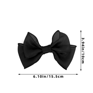 Détail montrant les dimensions de la grande pince à cheveux nœud en organza noir