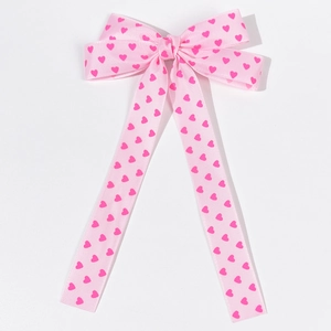 Nœud papillon rose pour cheveux avec motifs de cœurs rouges et longs rubans élégants