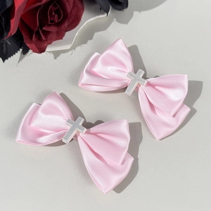 Lazos rosas para el cabello con cruces de metal plateado de estilo gótico y dulce