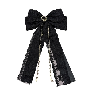 Pince à cheveux noeud en dentelle noire avec chaîne étoiles dorées et gemme coeur noir