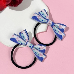 Haargummis mit Blumenstickerei Schleife blau-weiße Streifen und rosa-blaue Blumenmuster