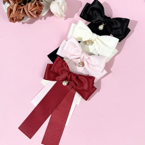 Fermagli per capelli a fiocco in raso con perle nei colori nero, bianco, rosa e rosso