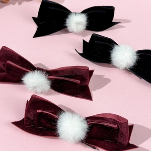 Lazos de terciopelo para el pelo con pompones blancos en negro y granate para peinados de invierno