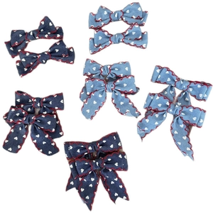 Barrettes à nœuds en denim à imprimé cœur avec surpiqûres rouges et style doux