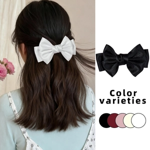 Grande pince à cheveux élégante avec nœud en satin disponible en plusieurs couleurs