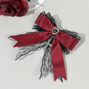 Pince à cheveux Lolita gothique avec ruban rouge, dentelle noire, cœur et croix argent