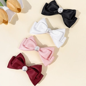 Barrettes à cheveux élégantes en satin avec perles en noir, blanc, rose et bordeaux