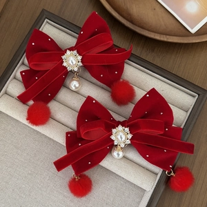 Lazos para el pelo de terciopelo rojo con pedrería, perlas y pompones suaves