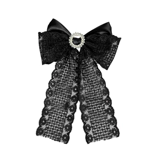 Pince à cheveux élégante en dentelle noire avec nœud et ornement central en strass