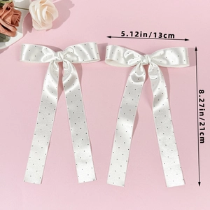 Vue détaillée des nœuds à pois avec dimensions de 13 cm de largeur et 21 cm de hauteur