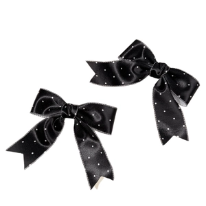 Zwei schwarze gepunktete Satin-Haarschleifen-Clips für Damen im minimalistischen Retro-Stil