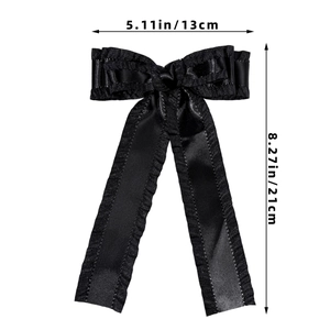 Détails de la pince à nœud en soie noire avec volants, dimensions de 13 cm sur 21 cm