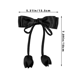 Détails de taille d'un nœud papillon noir en satin avec rubans et charms tulipe