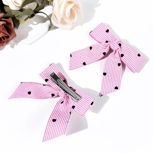 Barrettes à cheveux Lolita rayées rose et blanc avec motifs cœurs noirs en lot de deux