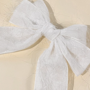 Pince à cheveux nœud blanc élégante avec franges pelucheuses et style princesse doux
