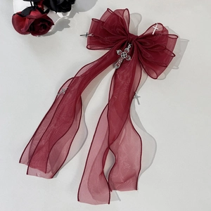 Barrette à cheveux gothique en tulle bordeaux avec croix argentées et longs rubans