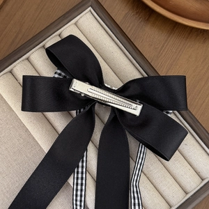 Barrette à cheveux avec nœud en soie noire et motif à carreaux rétro élégant