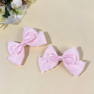 Paire de barrettes à cheveux rose clair avec dentelle et nœud en satin style Lolita