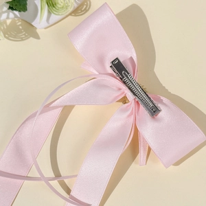 Rosa Satin-Schleifen-Haarspange mit langen Bändern und Krokodilklemme aus Metall