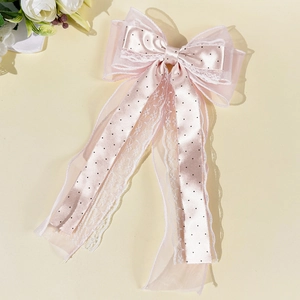 Pince à cheveux élégante avec nœud rose en dentelle, organza et rubans satinés