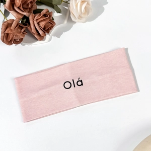 Pink elastic sports headband with black Olá letter print for yoga and fitness training