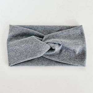 Bandeau élastique gris chiné avec nœud torsadé pour homme et femme en maille
