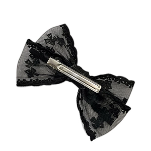 Barrette à nœud en dentelle noire double couche avec texture florale et clip en métal