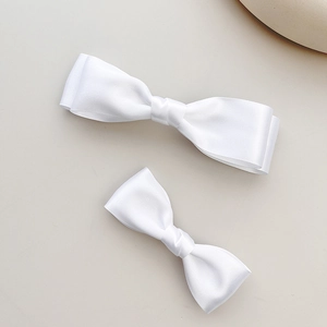 Set di due fermagli per capelli con fiocco in raso bianco elegante per acconciature francesi