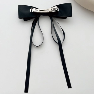 Barrette à cheveux élégante avec nœud en satin noir et pince à ressort en argent