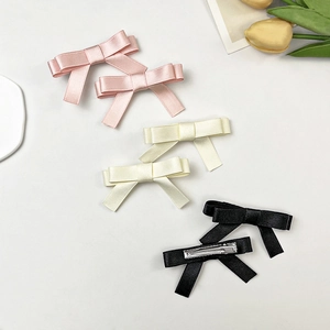 Ensemble de barrettes à nœuds en satin rose, blanc et noir avec pinces bec de canard en métal