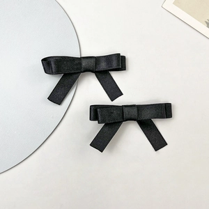 Lot de deux barrettes à nœud papillon noir minimaliste en ruban texturé élégant