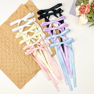 Lot de 12 barrettes à nœuds en satin avec de longs rubans en blanc, rose et tons pastel