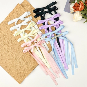 Détails de barrettes à nœuds en satin avec longs rubans en plusieurs couleurs et clips métal