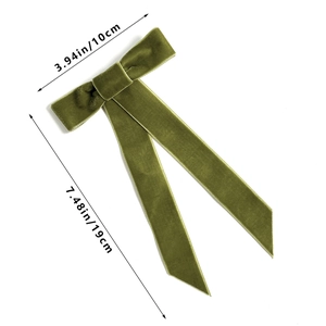 Vue détaillée des dimensions du nœud de cheveux en velours vert foncé à longs rubans
