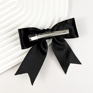 Elegante zwarte fluwelen en satijnen strik haarclip met zilveren metalen krokodillenklem