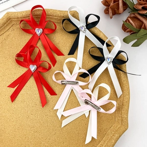 Barrettes à cheveux élégantes en satin avec strass en cœur en quatre couleurs