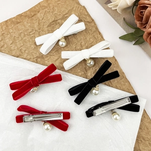 Barrettes à cheveux élégantes avec nœuds et perles en blanc rouge et noir