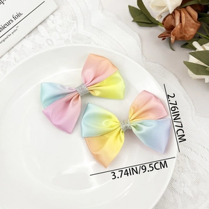 Barrette à cheveux nœud arc-en-ciel dégradé pour filles en satin avec détails de paillettes