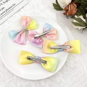 Lot de 4 barrettes à cheveux avec nœuds en satin arc-en-ciel dégradé et pinces en métal