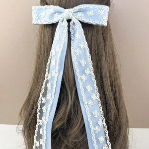 Barrette à nœud en dentelle bleu clair élégante avec de longs rubans sur cheveux