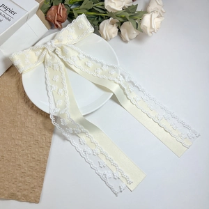 Barrette à cheveux nœud en dentelle crème avec longs rubans élégants pour femmes