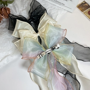 Drei übergroße Netzschleifen-Haarspangen in Schwarz mit Punkten und Creme-Satin