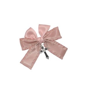 Barrette à cheveux avec nœud en satin rose et pendentif croix gothique noire
