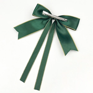 Barrette nœud en satin vert foncé avec bordure dorée et pince crocodile en métal