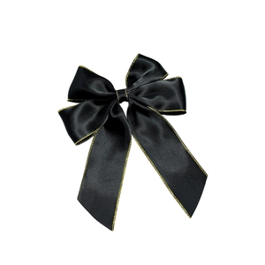 Eleganter schwarzer Haarclip mit Goldsaum im minimalistischen Stil für Damen
