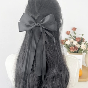 Elegante fermaglio per capelli a fiocco grande in raso nero con nastri lunghi