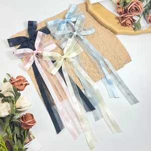 Elegante Haarklammern mit Schleifen und langen Bändern in Pastelltönen für Damenfrisuren