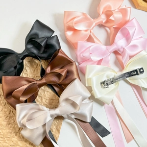 Elegante Haarklammern aus Satin mit Schleifen und langen Bändern in sechs Farben