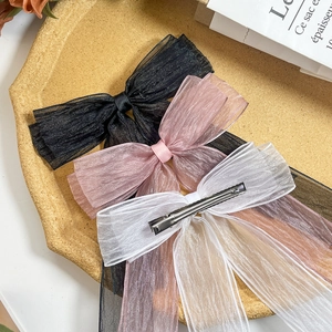 Dreiteiliges Set aus Netz-Haarspangen mit Schleifen in Schwarz, Rosa und Weiß