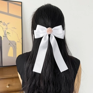Barrette à cheveux élégante en soie blanche avec fleur rose et rubans longs fluides